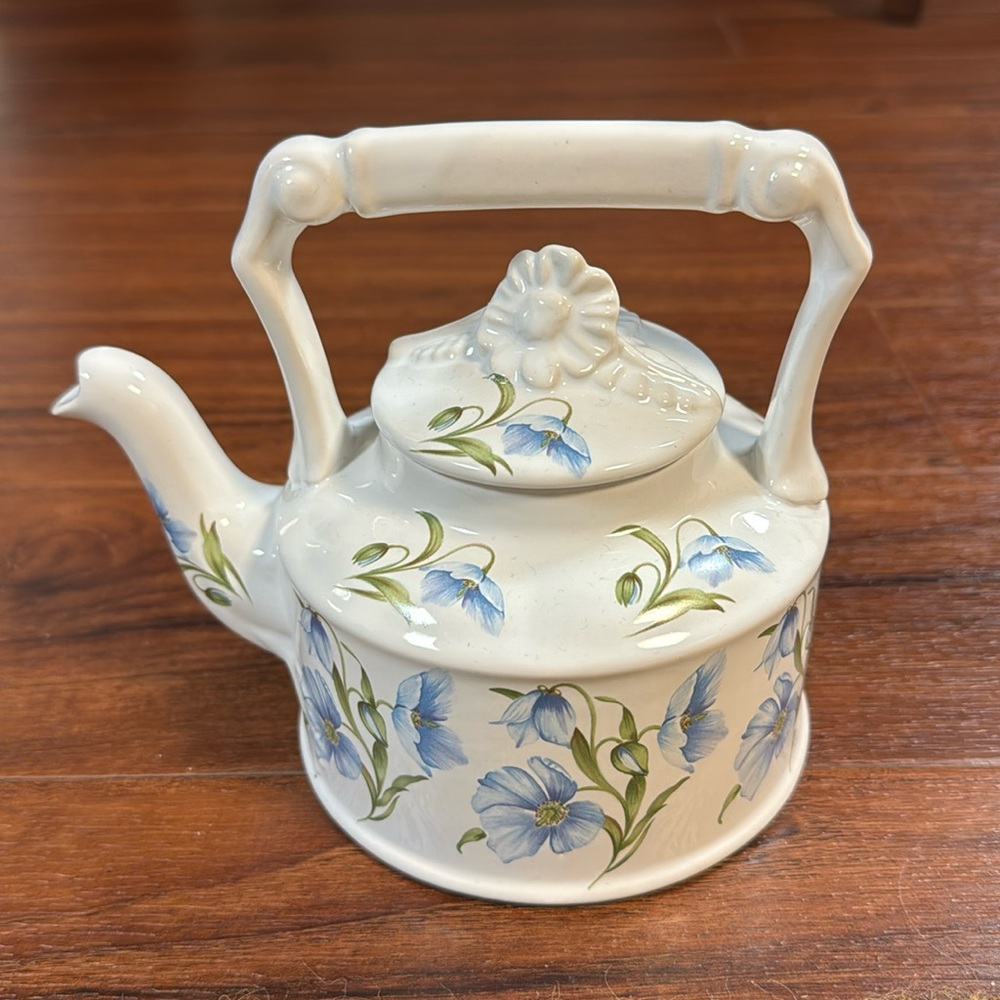 Vintage Arthur Wood Teapot
England #6098